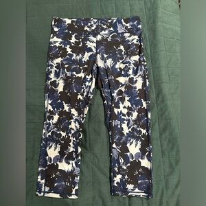 Women’s Fabletics Cropped powerhold legging size XL